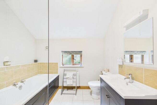 Cloisters Bathroo...