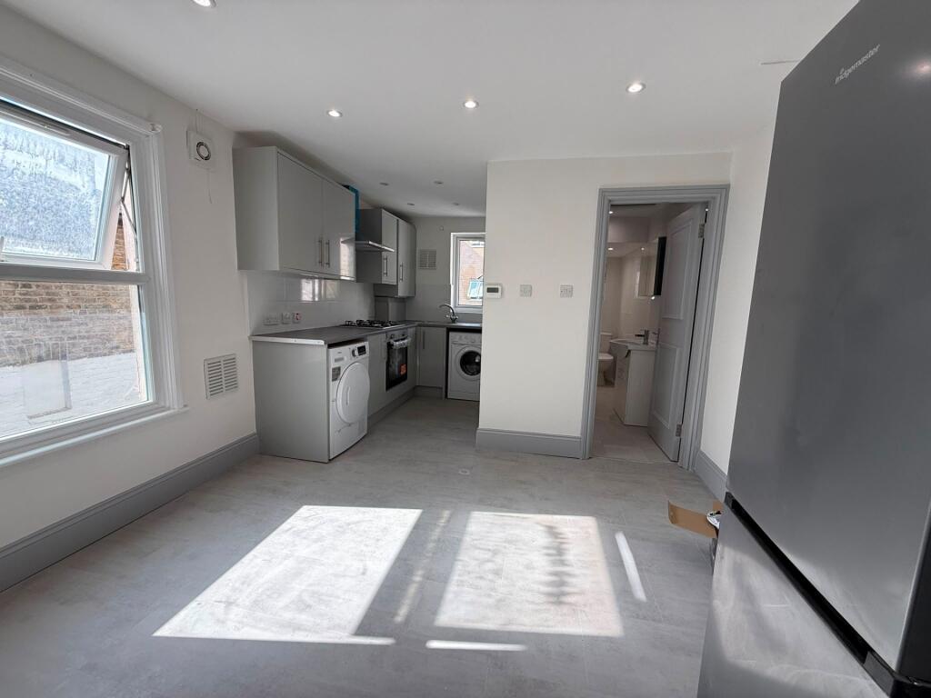 Apartment in London, Brondesbury Park, Queen's Park - View 2