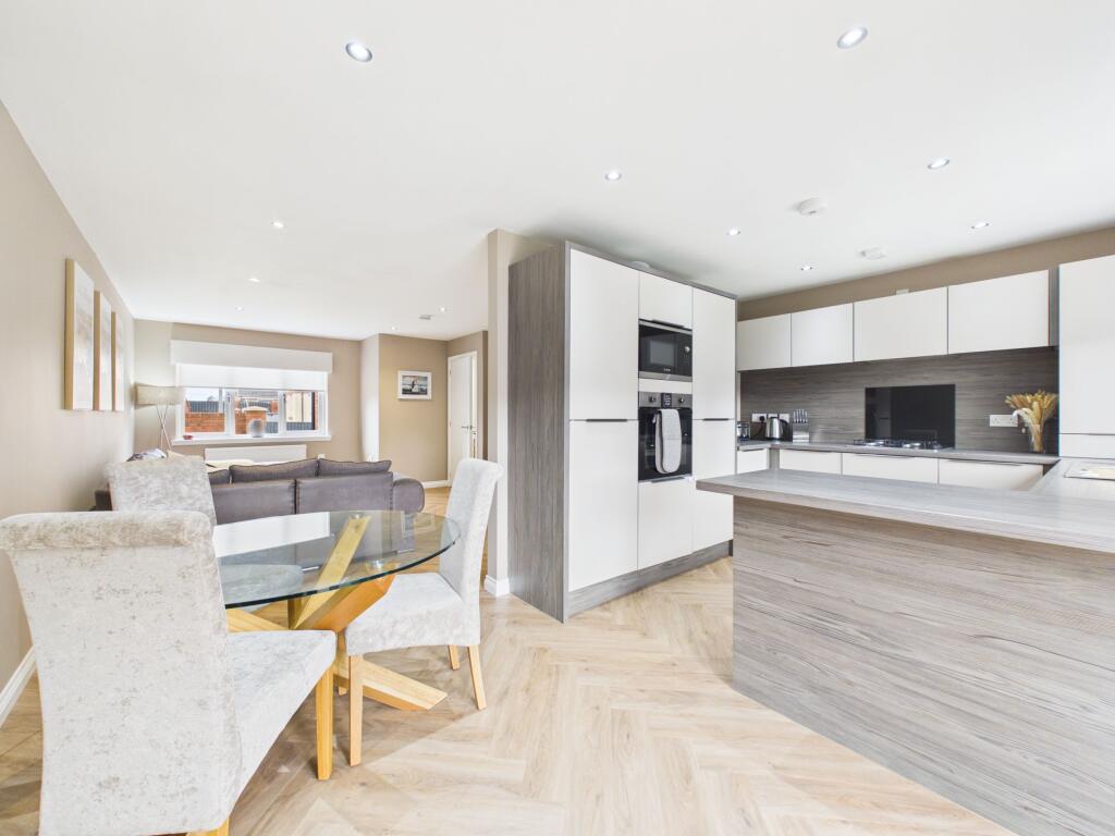 Laighshaws Place, Shawsburn, Larkhall photo 4