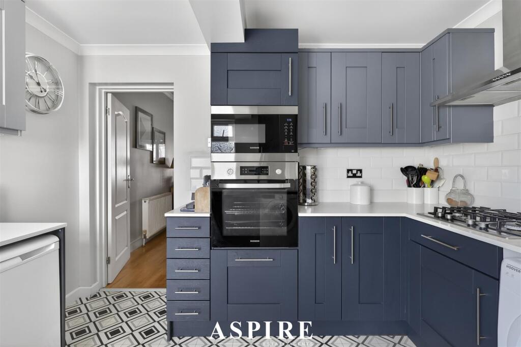 House in Southend-on-Sea, Essex - More