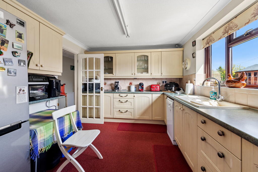 House in South Kesteven, Barkston - View 4