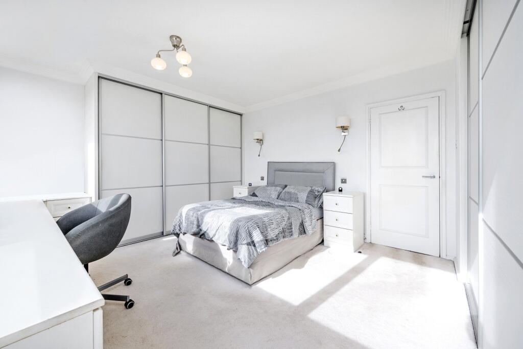 Apartment in London, Church End - View 4