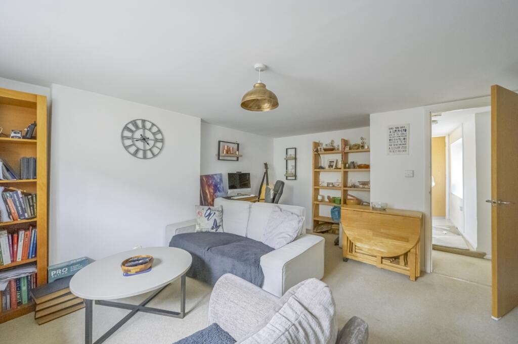 Barton Court, Cirencester photo 4