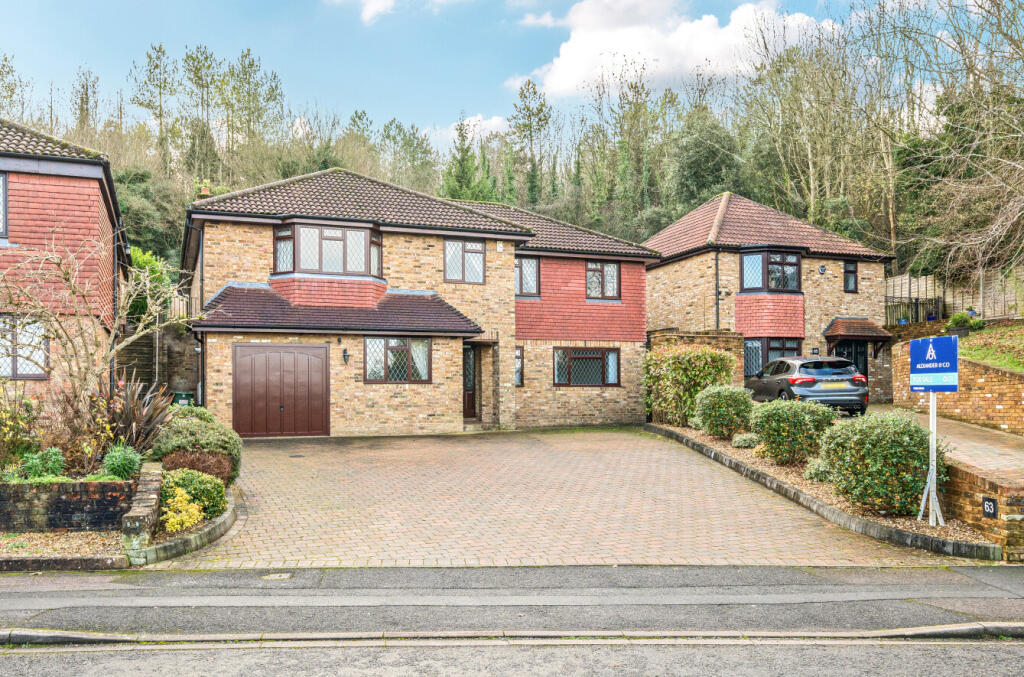 4-bed detached on West Hill, Dunstable, Bedfordshire, £650,000