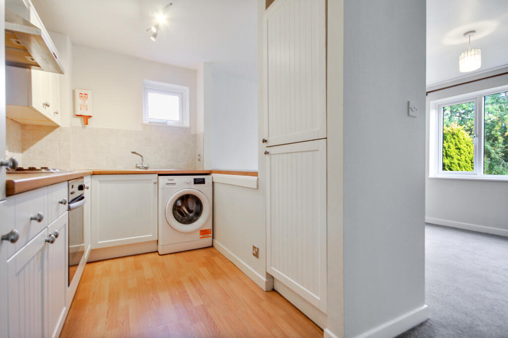 Apartment in Redhill - View 2