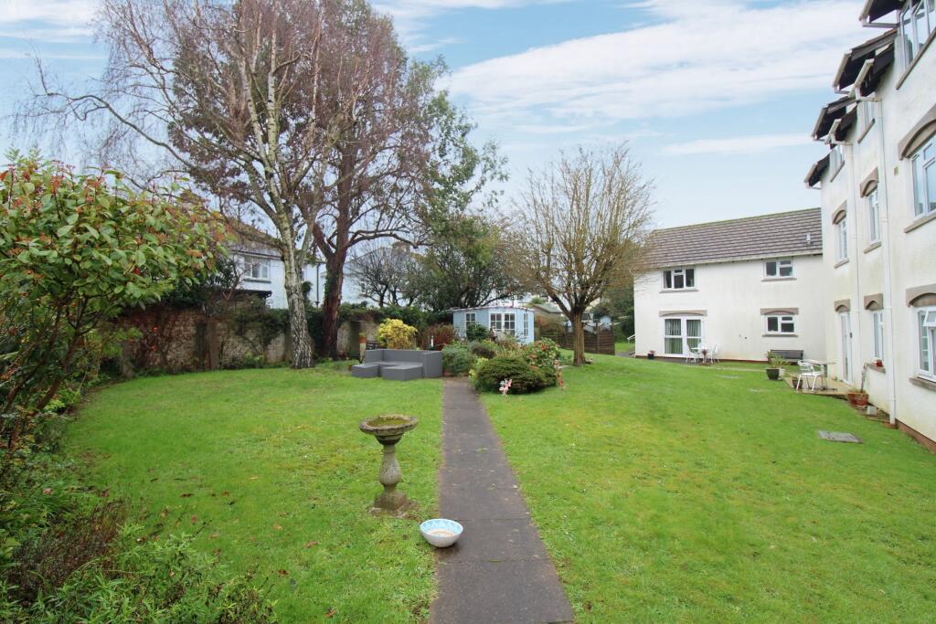 Apartment in Torquay, Torbay - More