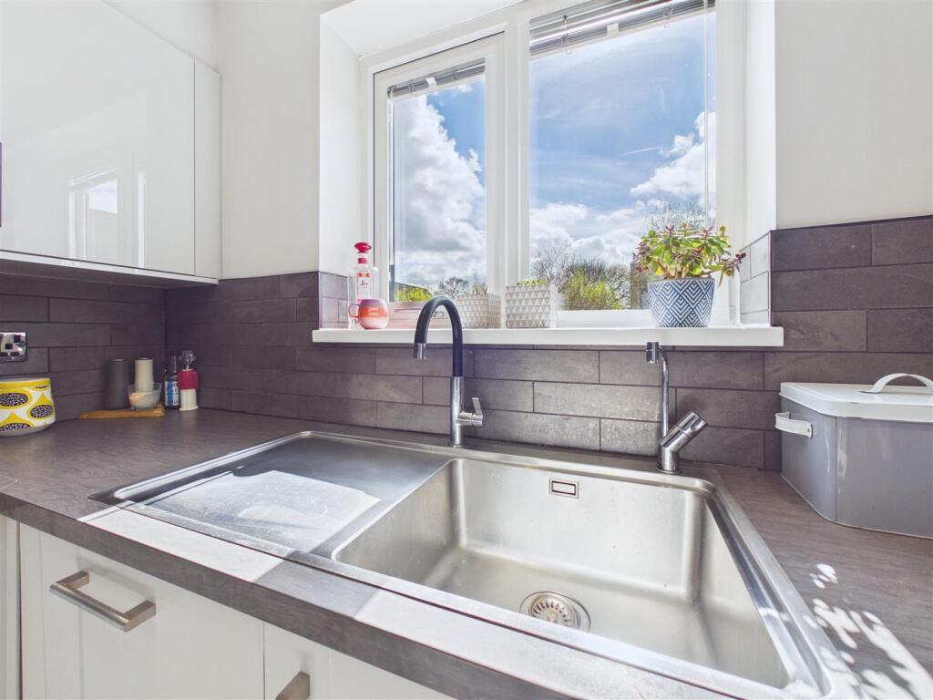 Kensington Drive, Lodge Moor, Sheffield photo 4