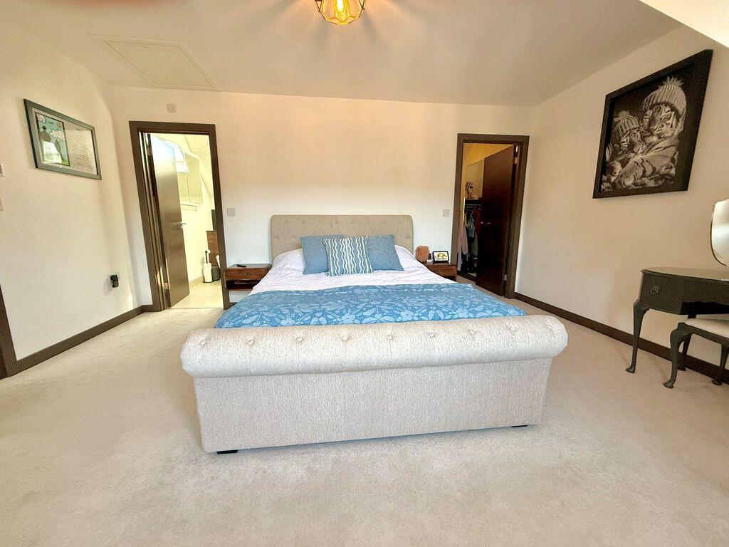 House in Luton - View 4