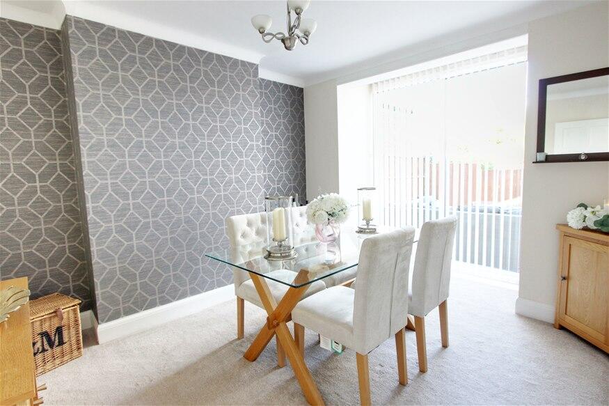 Carlton Road, Gidea Park, RM2 photo 3