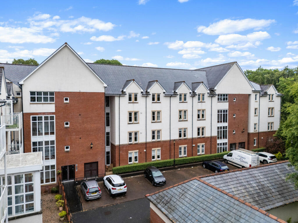 2-bed flat on Whitecraigs Court, Whitecraigs, £275,000