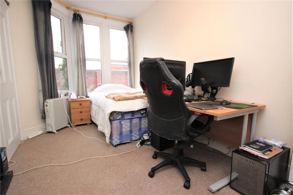 6 bedroom terraced house for rent