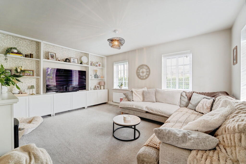 Oatlands Drive, Houghton Conquest, Bedfordshire, MK45 3NS photo 2