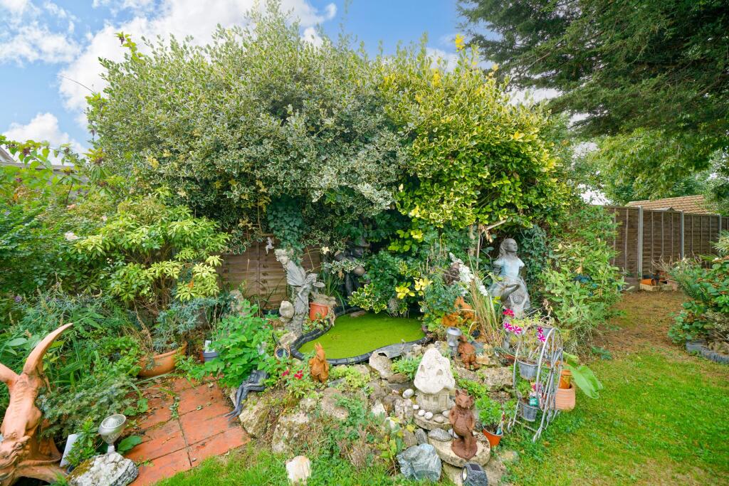 Manor Road, Caddington, LU1 photo 4