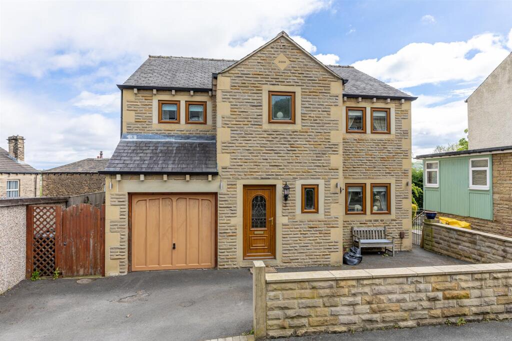 4-bed detached on Cross Bank Street, Mirfield, £415,000