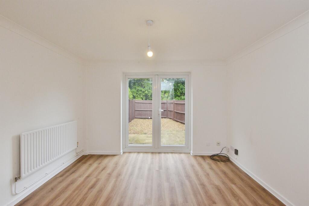 Lastingham Grove, Emerson Valley, Milton Keynes photo 2
