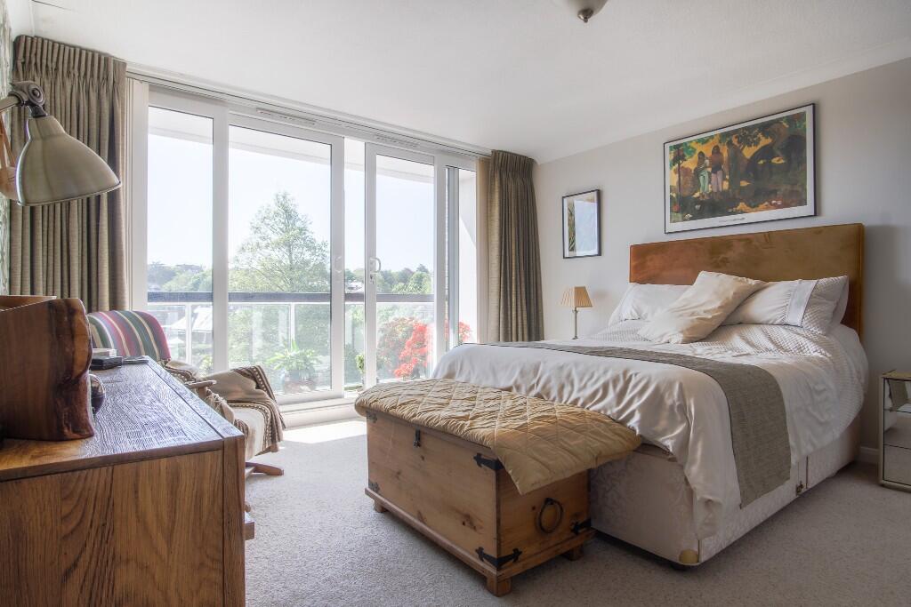 Apartment in Eastbourne, East Sussex - More