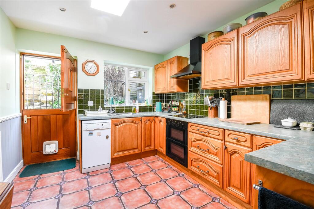 High Street, Easterton, Devizes, Wiltshire, SN10 photo 4