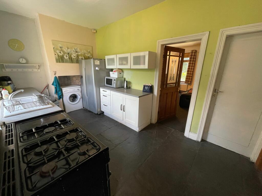 Amazon Cottage, 44 St Helens Gate, HD4 photo 4