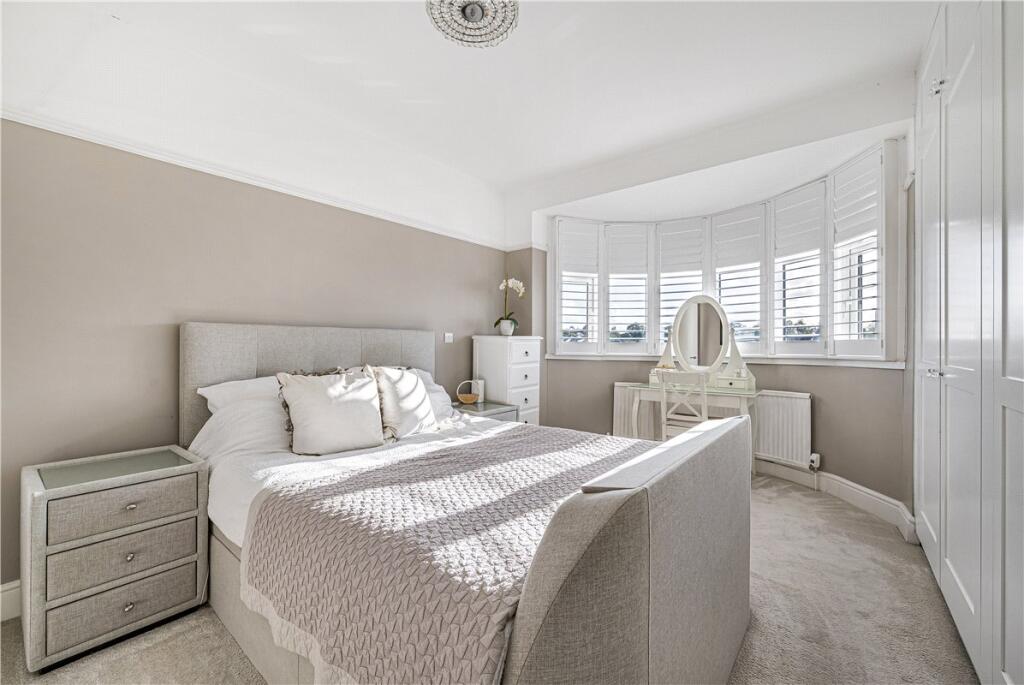 House in Bromley - More