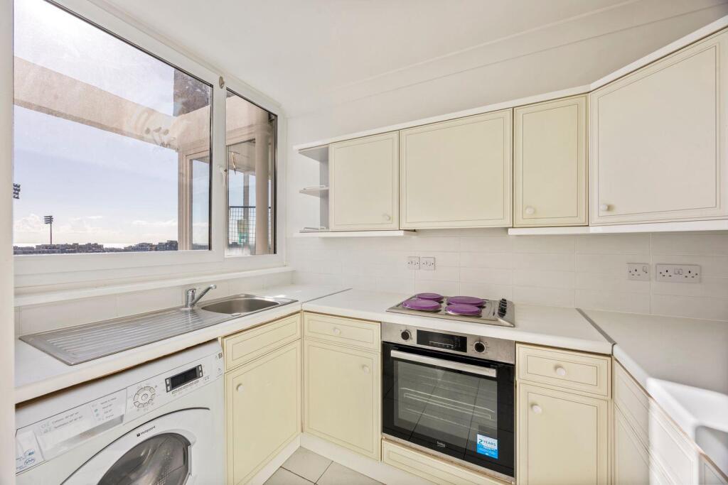 Apartment in Hove, Brighton and Hove - View 3