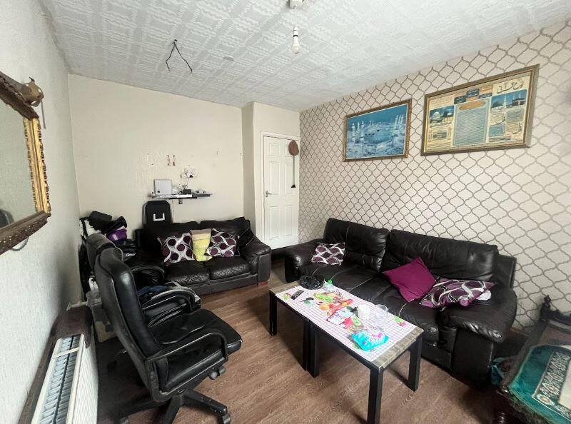 14 Hart Street, Bradford, West Yorkshire, BD7 3HH photo 2
