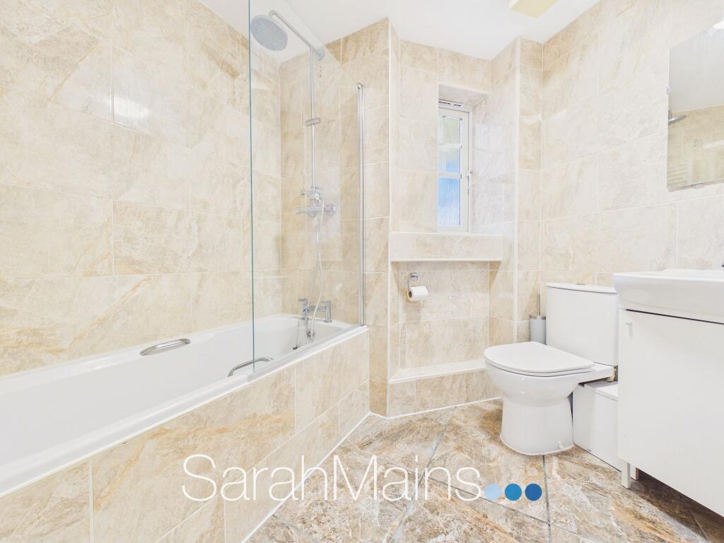 Apartment in Newcastle upon Tyne - View 4