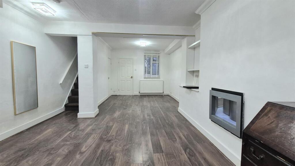 House in Luton - View 3