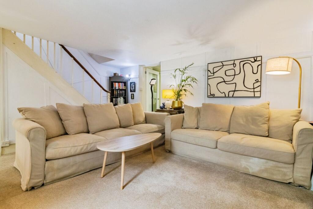 Apartment in Torquay - More