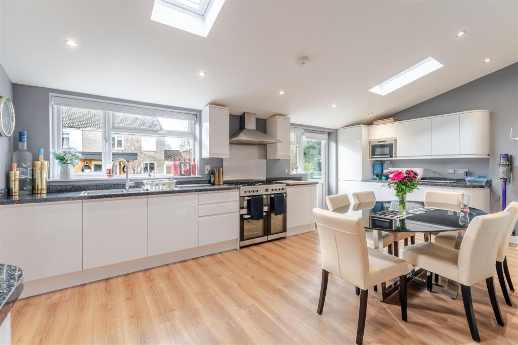 Exceptional four bedroom family home in the popular village of Yatton photo 3