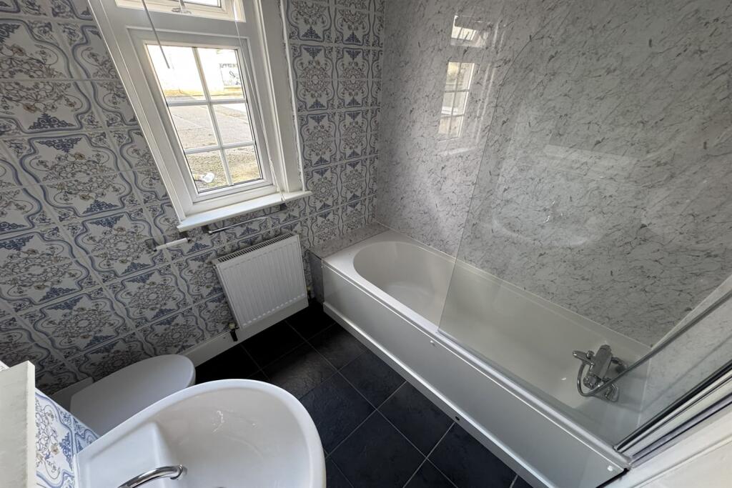 Apartment in Southend-on-Sea - View 5