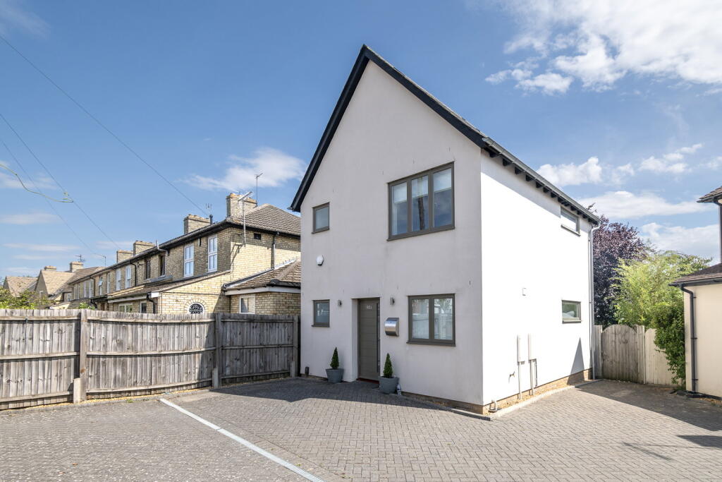 Main image of property: Milton Road, Cambridge, CB4 1LF