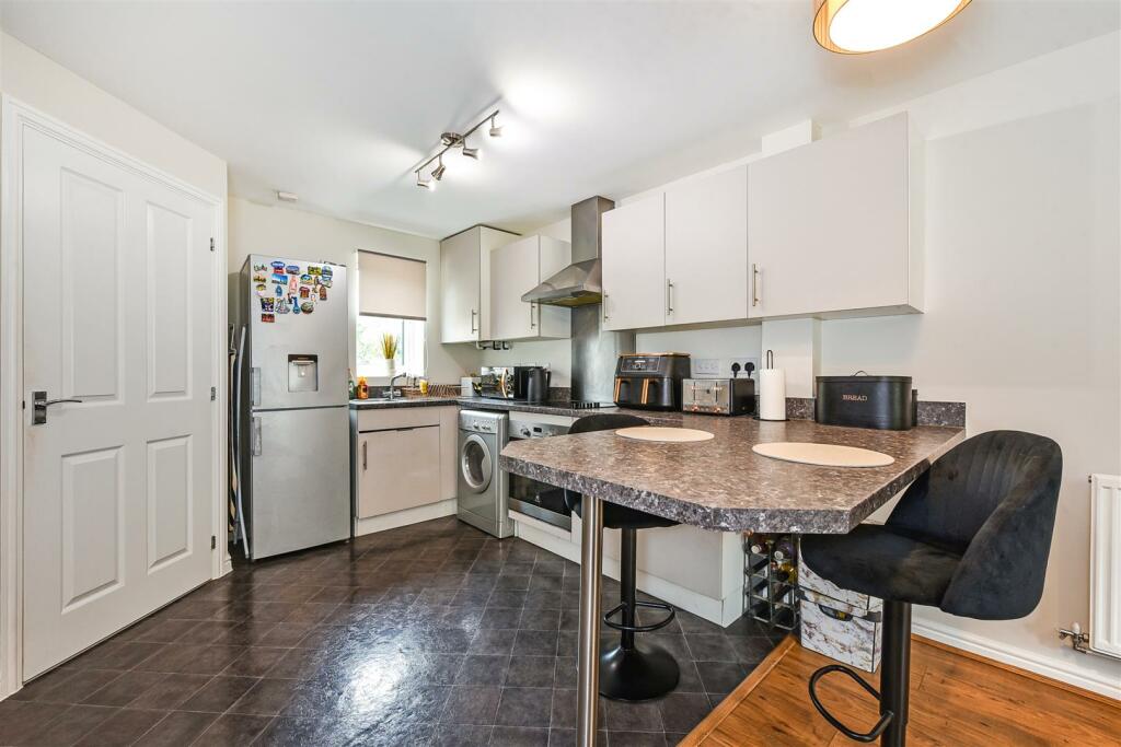 Bridle Close, Andover photo 3