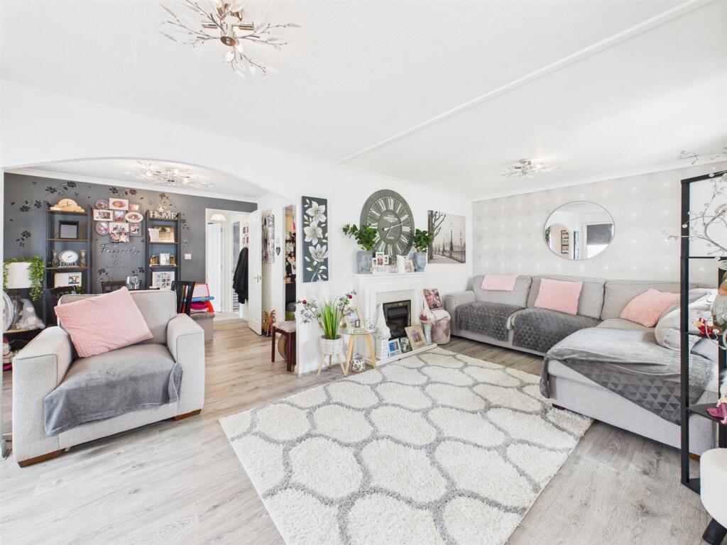 House in Reading, Garston Park, Tilehurst - View 2
