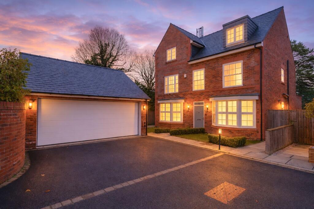 Main image of property: 2 Green Ridge Court, Sandiway, CW8 2RA