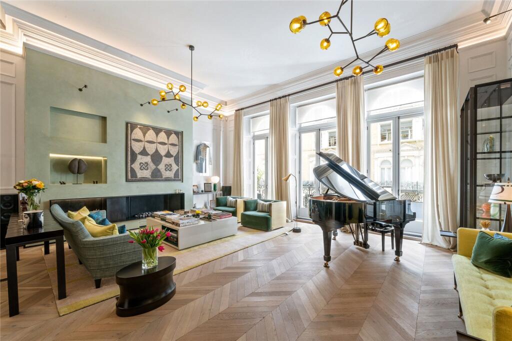 Main image of property: De Vere Gardens, London, W8