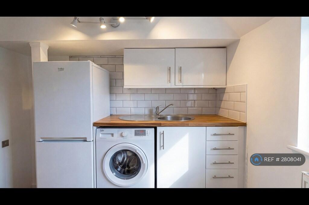 Studio flat for rent