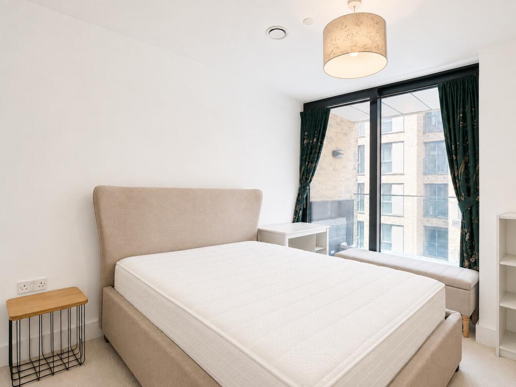 Apartment in Spelthorne, Birch Green, Staines-upon-Thames - View 3