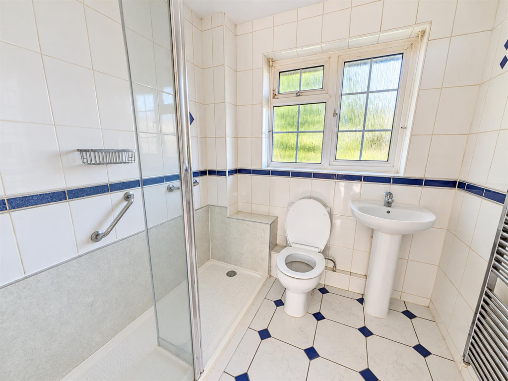 House in Uckfield - More