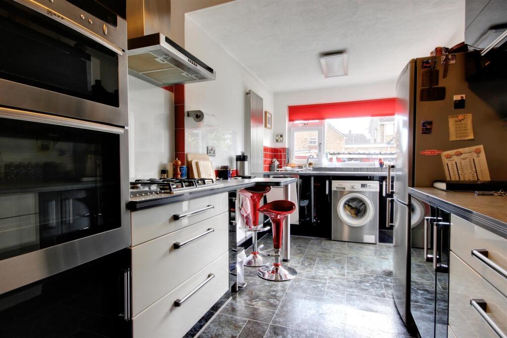 House in Kingston Upon Hull - View 2