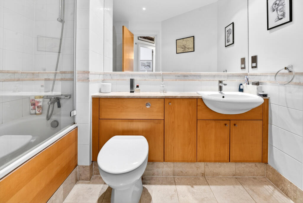 Whitehouse Apartments, 9 Belvedere Road, London, SE1 - More