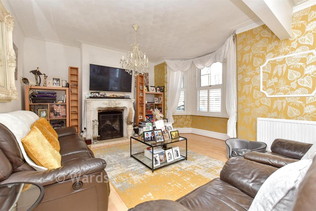 House in Gillingham, Twydall - View 4