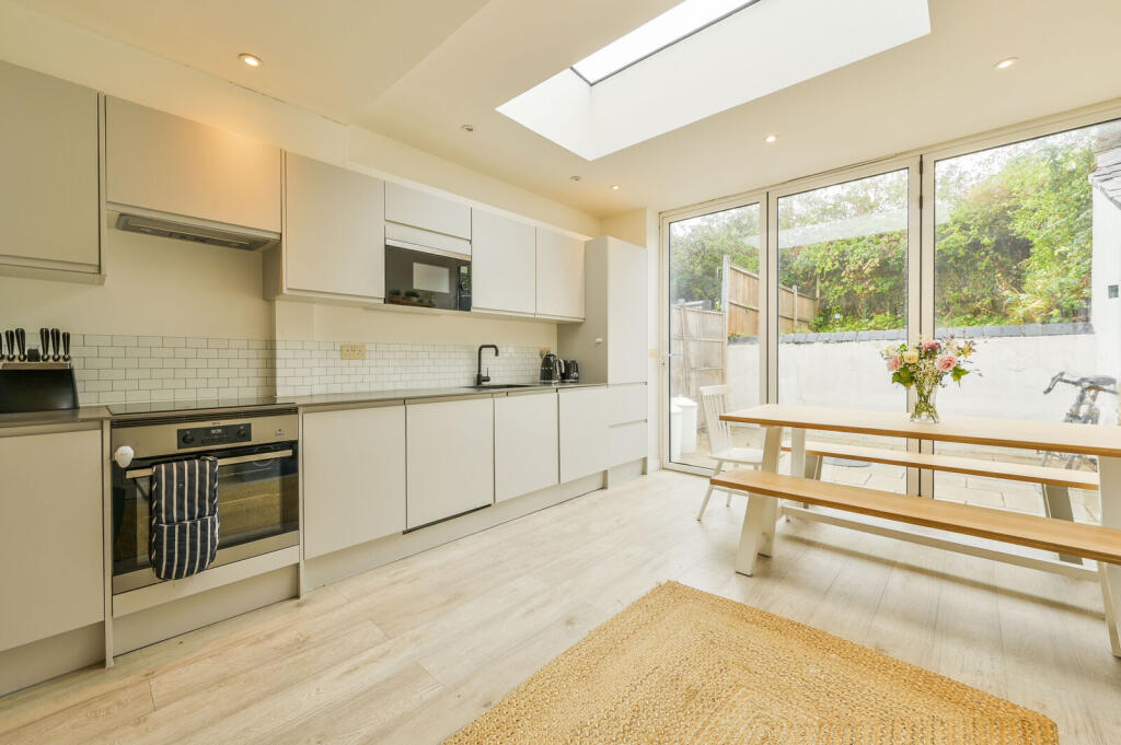 Main image of property: Old Oak Lane, North Acton, London, NW10