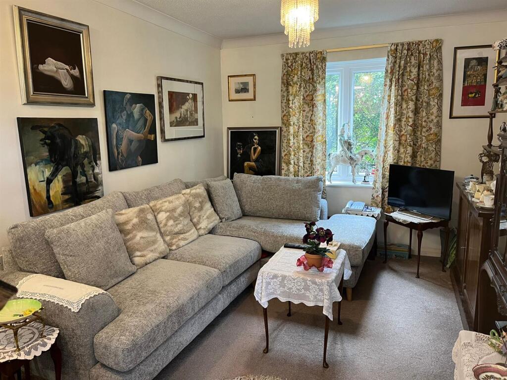 Apartment in St Albans - View 4
