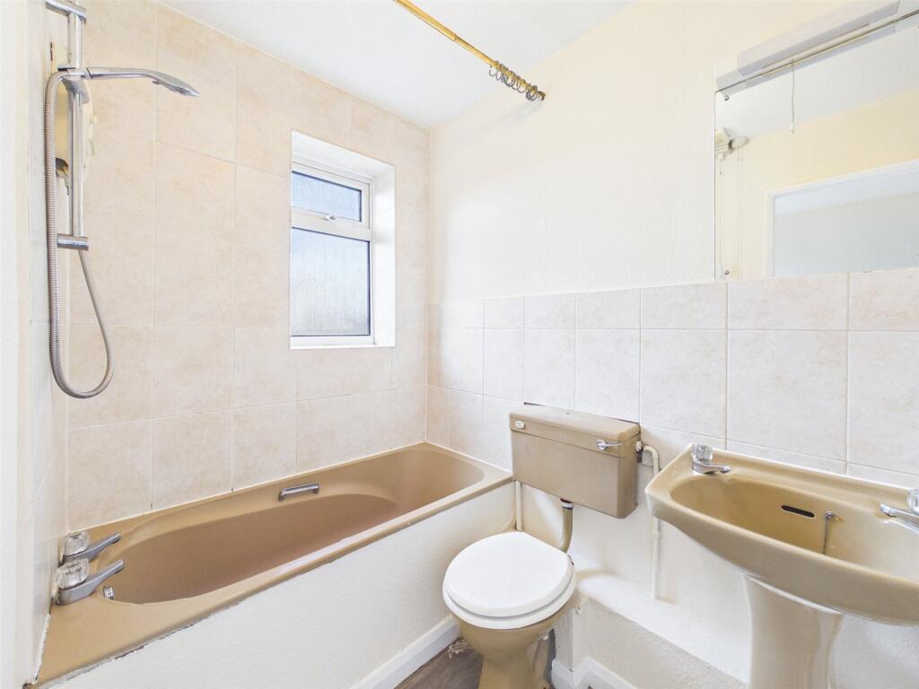 Beech Close, Hardwicke, Gloucester, Gloucestershire, GL2 - View 6