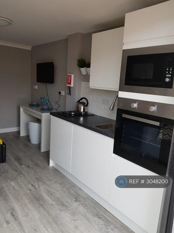 Wellsford Avenue, Solihull, B92 photo 4