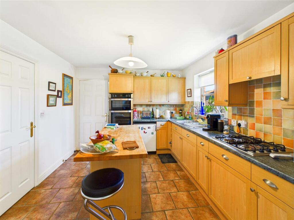 4 Donnett Close, Whittington, Oswestry photo 2