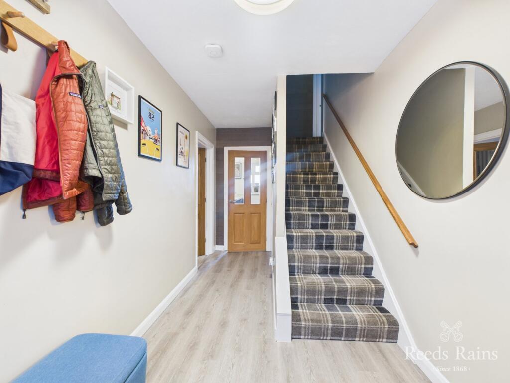 Sea View Crescent, Scarborough, North Yorkshire, YO11 photo 4