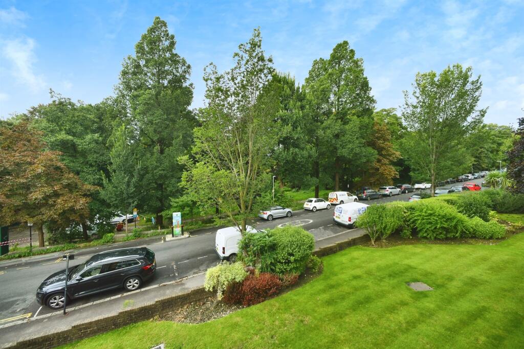 Greenacres, Brighton – další