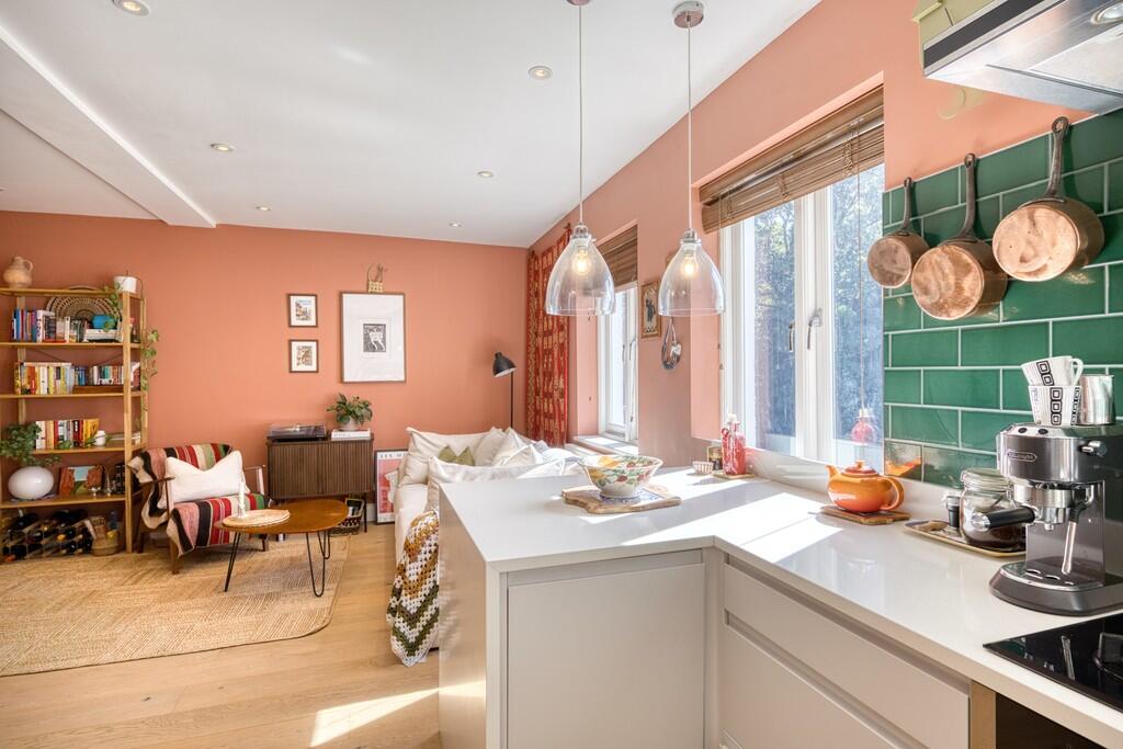 Apartment in Surbiton - View 4