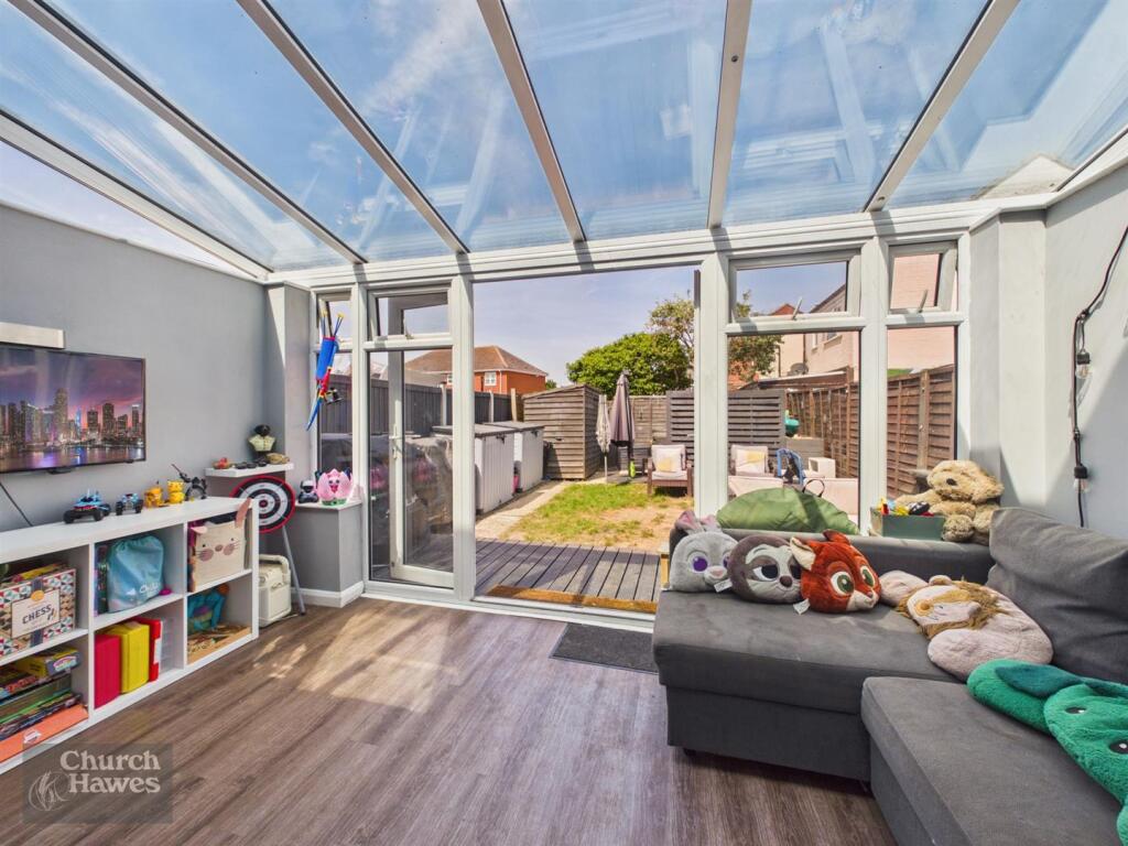 Hunt Avenue, Heybridge photo 4